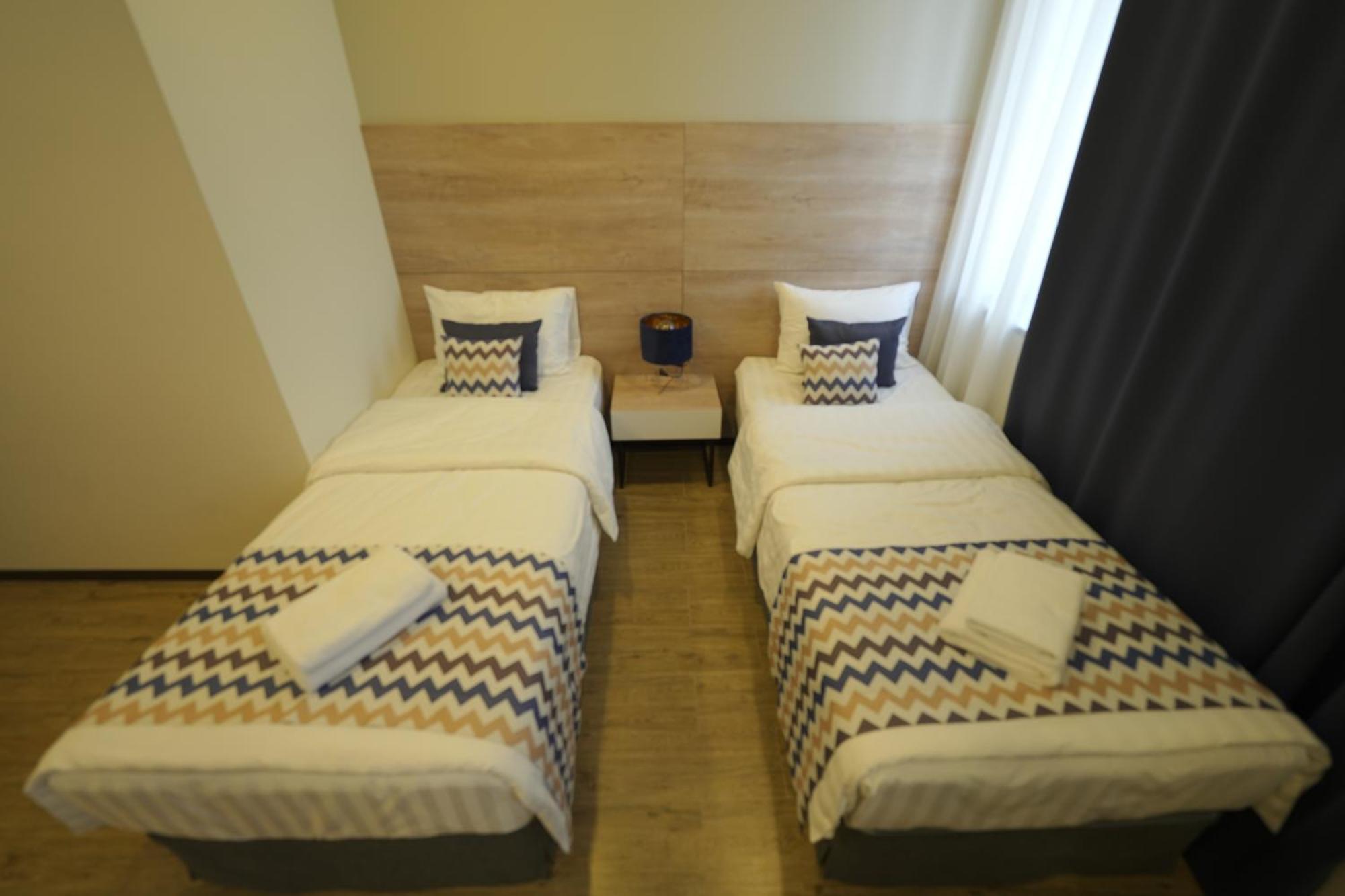 יירבאן 4Guest Hotel מראה חיצוני תמונה