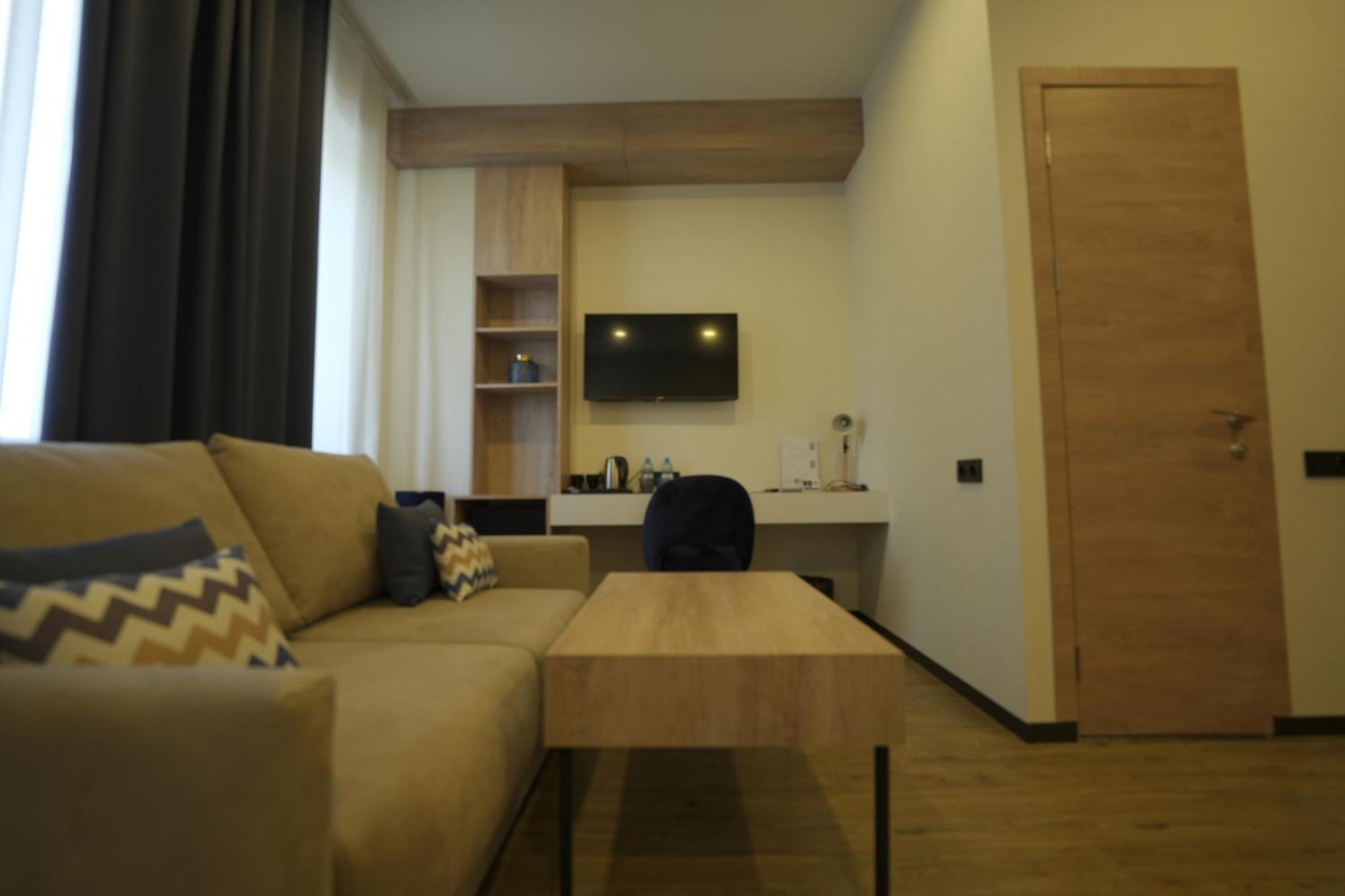 יירבאן 4Guest Hotel מראה חיצוני תמונה