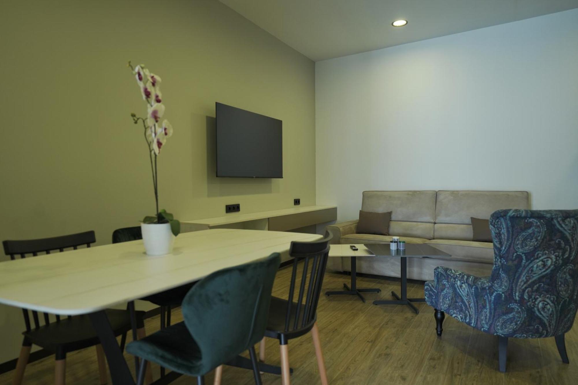 יירבאן 4Guest Hotel מראה חיצוני תמונה